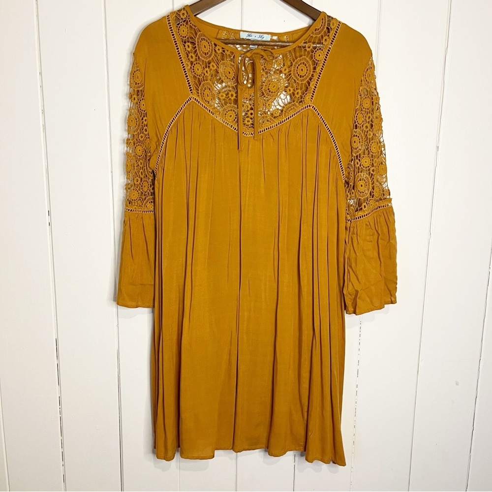 She + Sky Gold Peasant Dress. Size Large.